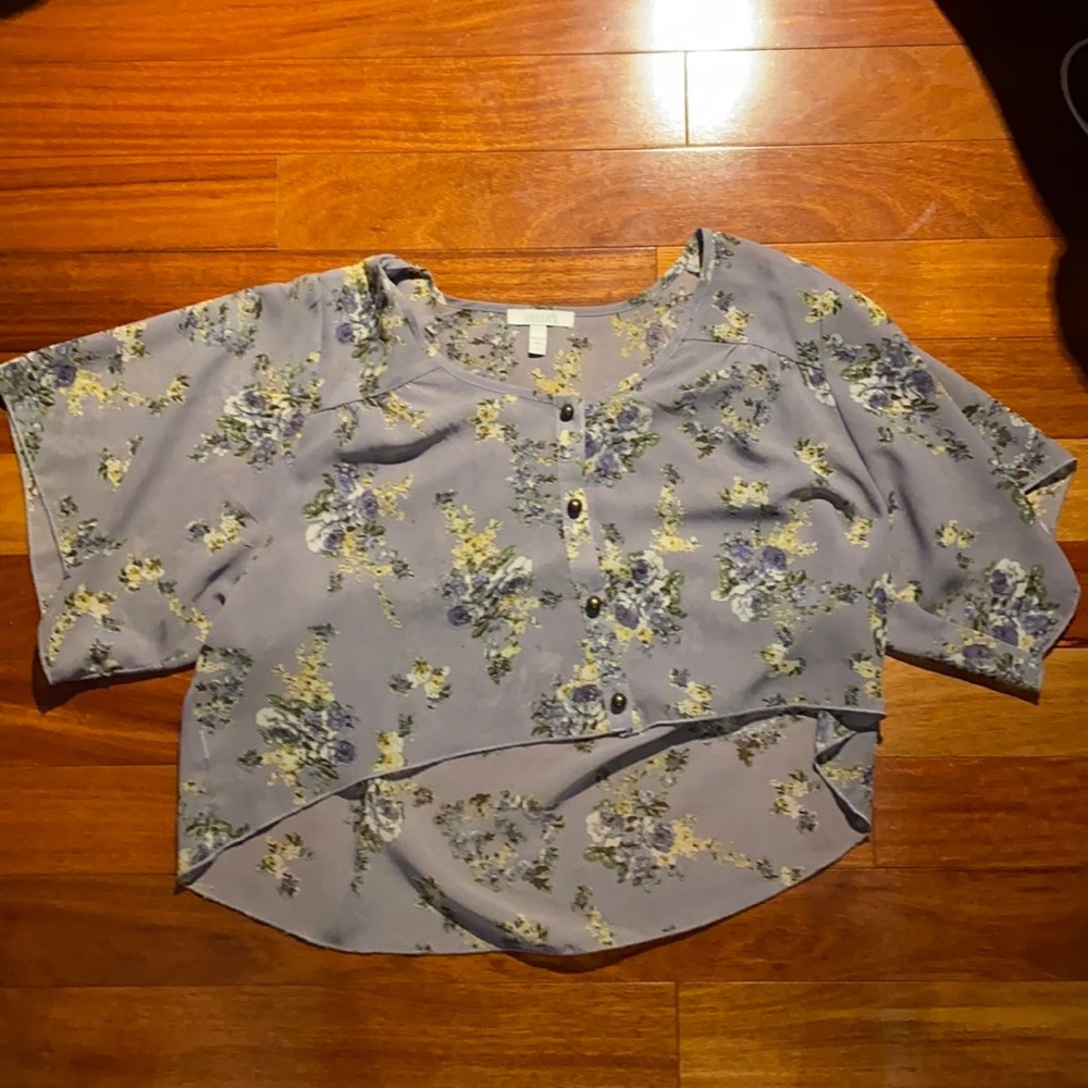 Delias light purple flowered blouse with buttons